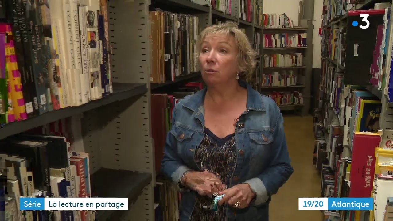 Série "Lecture en Charente-Maritime" (n°2) : médiathèque départementale de Saintes