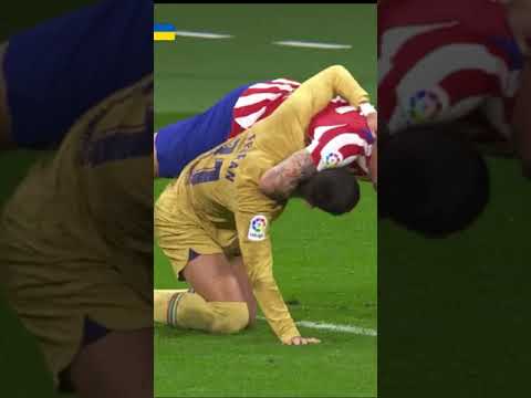 😮 Une bagarre de cours de récré entre Stefan Savic et Ferran Torres !