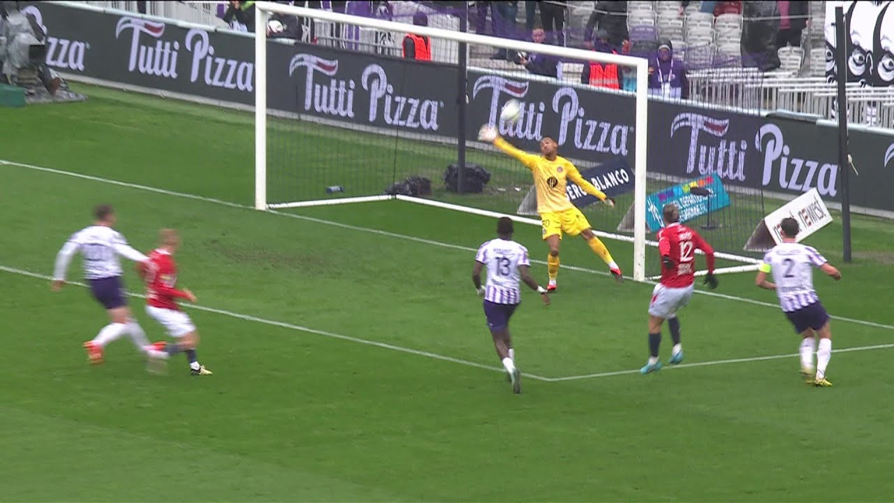 Guillaume Restes sauve les siens après ce sublime arrêt réflexe !